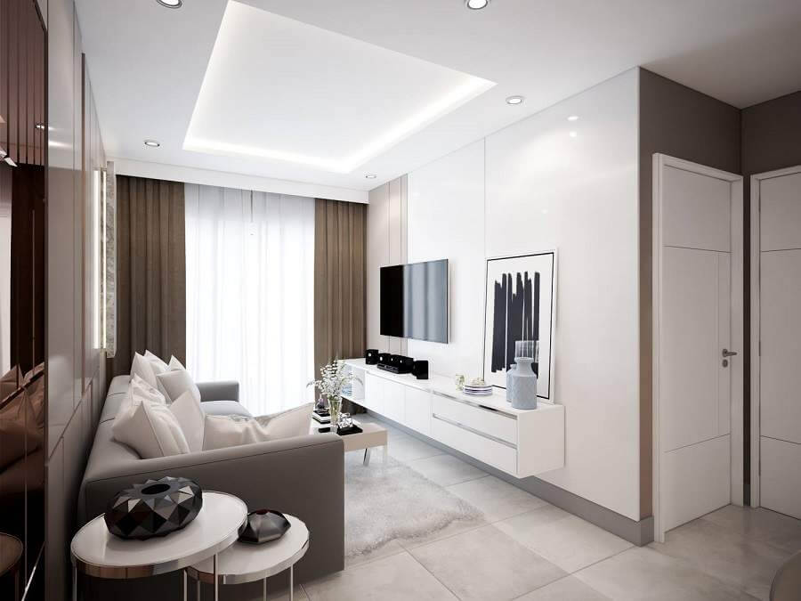 Phòng khách hiện đại với sofa xám, tivi treo tường và ánh sáng tự nhiên từ rèm cửa trắng.