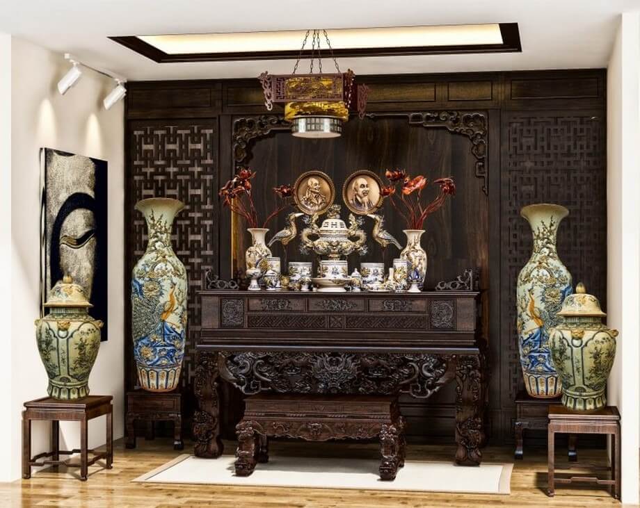 Góc thờ truyền thống Việt Nam với bàn thờ gỗ chạm khắc, bình sứ trang trí và tượng thờ tinh tế.