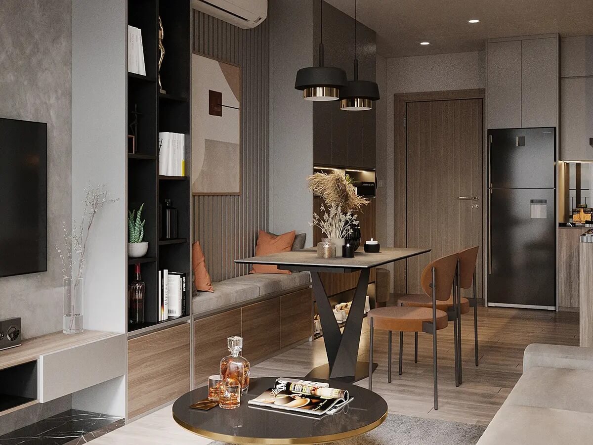 Phòng khách hiện đại với bàn ăn, ghế da nâu và tủ sách, trang trí tinh tế với đèn treo và cây cảnh.