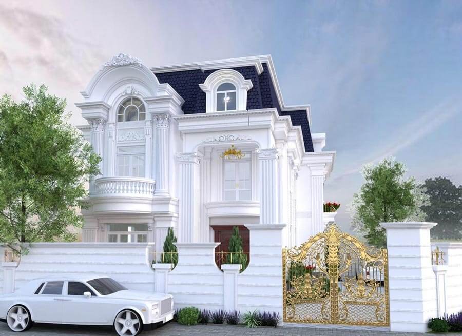 Biệt thự cổ điển trắng với cổng vàng sang trọng và xe ô tô trắng đậu trước cửa.