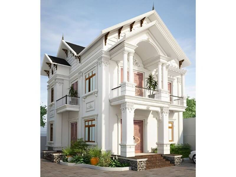 Ngôi nhà tân cổ điển màu trắng với cột trụ và ban công, thiết kế tinh tế và sang trọng, sân vườn xanh mát.