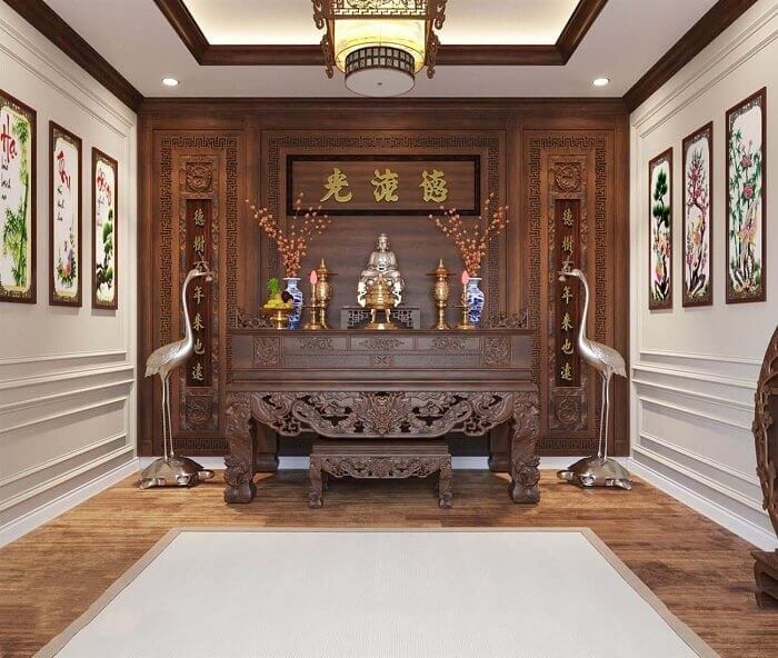 Phòng thờ gia đình sang trọng với bàn thờ gỗ chạm khắc tinh xảo, đèn treo, và tranh nghệ thuật truyền thống.