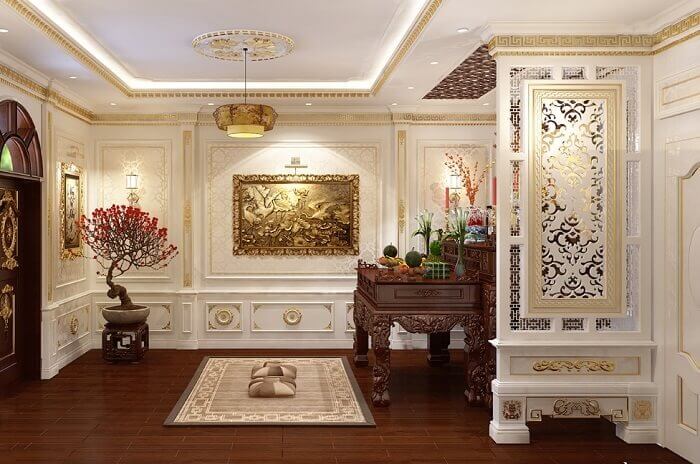 Phòng khách phong cách cổ điển, trang trí tinh tế với nội thất gỗ chạm khắc và bức tranh nghệ thuật trang nhã.