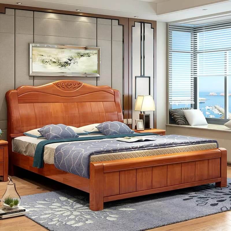 Phòng ngủ thoáng đãng với giường gỗ sang trọng, đèn ngủ và cửa sổ lớn nhìn ra biển.