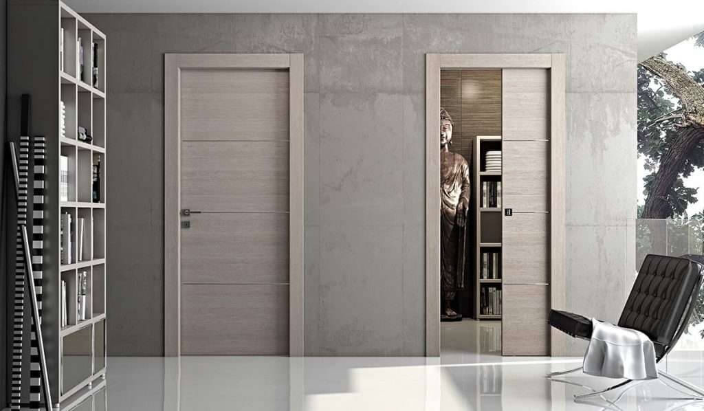 Cửa phòng hiện đại với tượng Phật bên trong, phòng khách có ghế da và giá sách tinh tế.