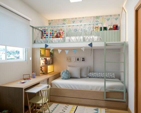 Phòng ngủ trẻ em với giường tầng, góc học tập và trang trí vui nhộn, nội thất sáng tạo và gọn gàng.