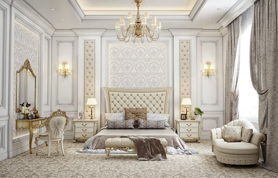 Phòng ngủ phong cách cổ điển với nội thất sang trọng, giường lớn và đèn chùm tinh tế.