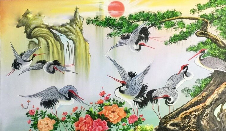 Tranh sơn thủy treo tường với cảnh hạc bay, hoa mẫu đơn, thác nước và cây tùng, mặt trời đỏ rực rỡ.
