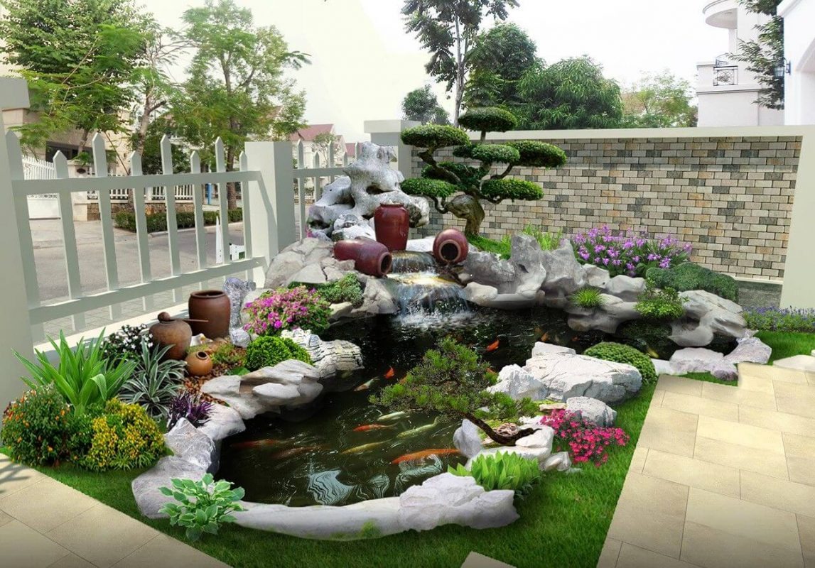 Hồ cá koi ngoài trời với thác nước nhỏ và cây cảnh xanh tươi trong khu vườn nhỏ.