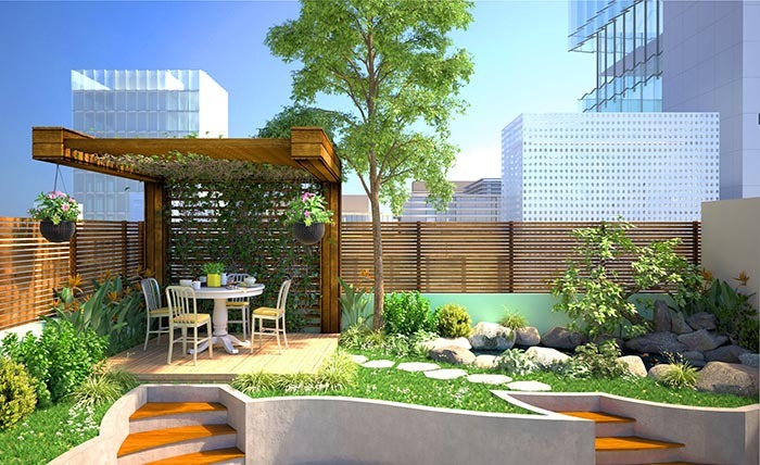 Khu vườn trên sân thượng với pergola gỗ, bộ bàn ghế và cây xanh, tạo không gian thư giãn lý tưởng dưới trời nắng.