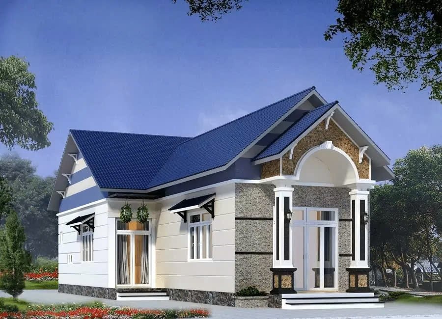 Nhà một tầng mái Thái xanh đậm, nền trời xanh, khung cảnh thiên nhiên xung quanh tạo cảm giác thanh bình.