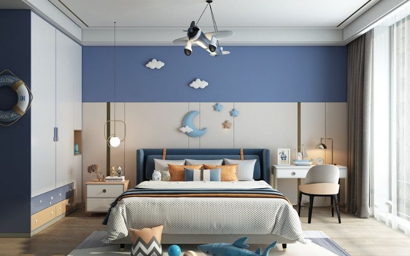 Phòng ngủ trẻ em hiện đại với đồ trang trí hình máy bay và mây, tông màu xanh dương và trắng sáng.