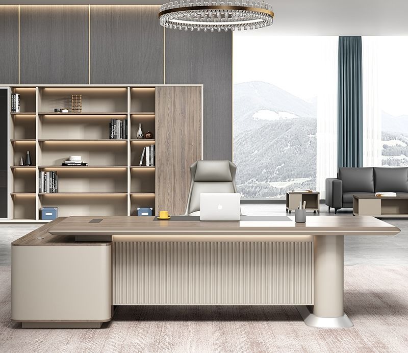 Văn phòng hiện đại với bàn làm việc sang trọng, kệ sách lớn và cửa sổ nhìn ra cảnh núi non.