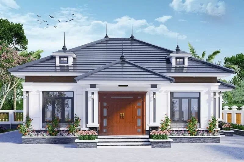 Nhà một tầng hiện đại với mái ngói, cửa gỗ lớn, và vườn hoa, bối cảnh thiên nhiên xanh mát.