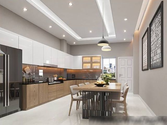 Phòng bếp hiện đại với bàn ăn gỗ, đèn treo trang trí và tủ bếp trắng-xám, không gian thoáng đãng, nội thất tinh tế.