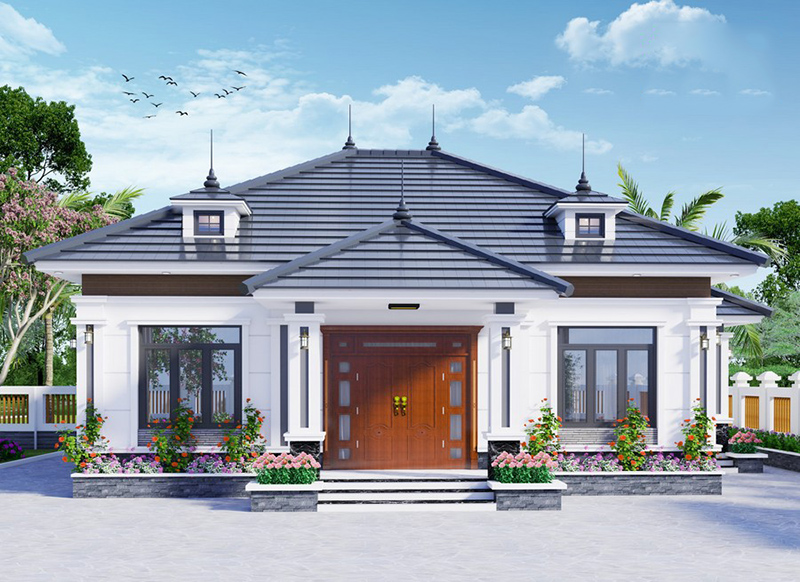 Nhà mái Thái hiện đại với sân vườn xanh, cửa gỗ lớn, cây hoa trang trí, bầu trời xanh thoáng đãng.