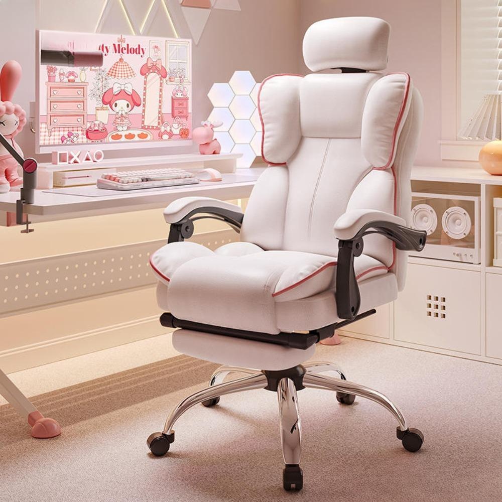 Ghế văn phòng trắng êm ái với tựa đầu, trong phòng hiện đại có bàn vi tính và bàn phím hồng.