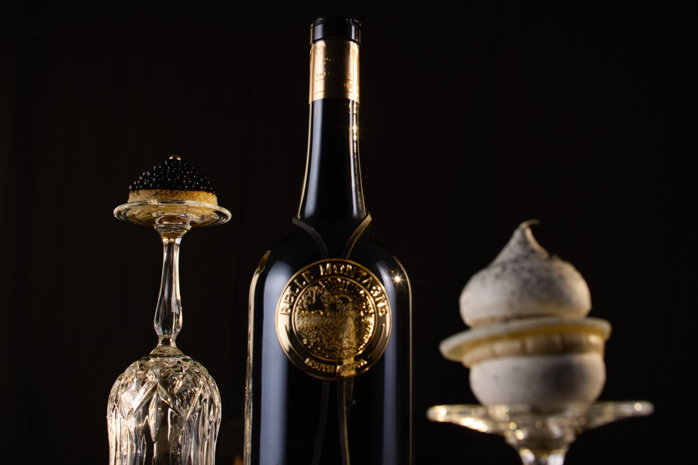 20241112bellemontagne_stills__s6_bottle_meringue_025_plate_