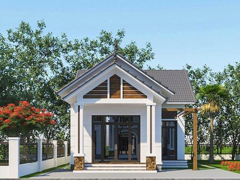 Nhà cấp 4 phong cách hiện đại với mái ngói xám, sân vườn rộng và cổng trắng sang trọng.