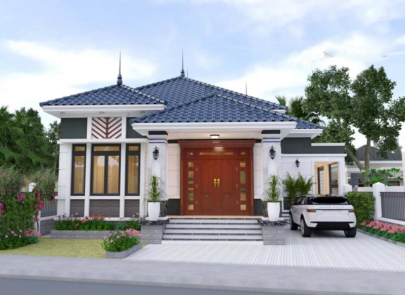 Nhà cấp 4 với mái ngói Thái, trước cửa có xe hơi, bao quanh là cây xanh và vườn nhỏ.