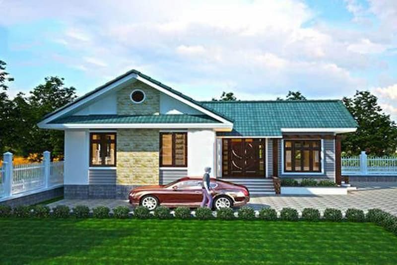 Ngôi nhà mái ngói xanh hiện đại có ô tô đỏ đỗ trước sân, bao quanh là hàng cây xanh và hàng rào trắng.