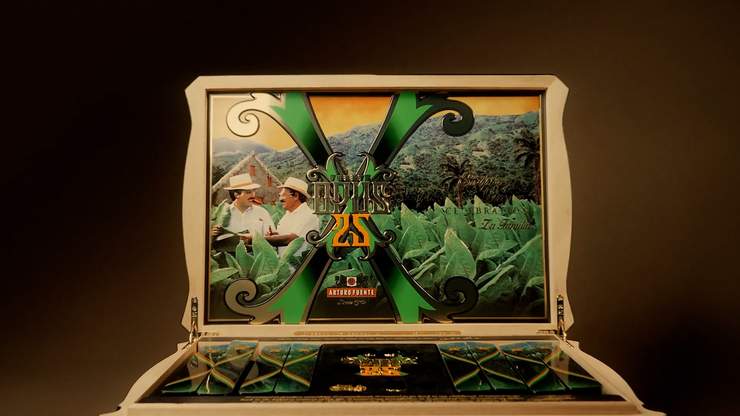 6-3-scaled-1 Hộp xì gà Arturo Fuente Opus 25th, thiết kế sang trọng, hình ảnh núi non và cây thuốc lá trên khung cảnh nền.