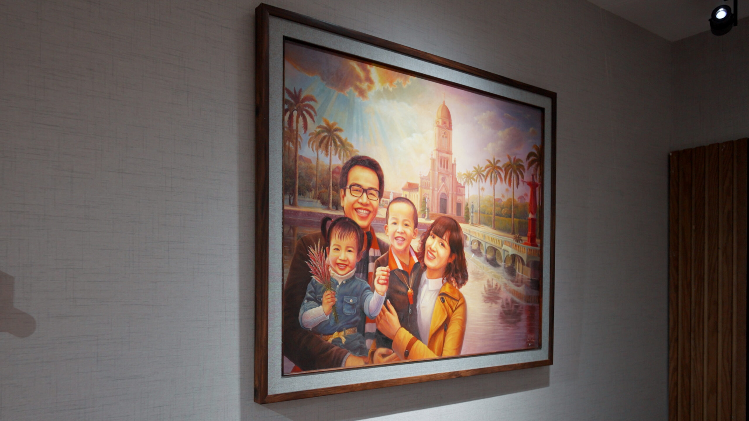 6-scaled-1 Bức tranh gia đình hạnh phúc bên khung cảnh thiên nhiên và kiến trúc cổ điển.