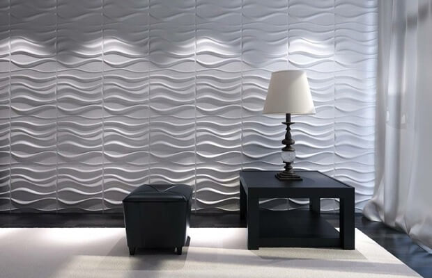68pjz1lad7940ocu2nrg Tường 3D sóng trắng với ghế và bàn đen, đèn bàn, rèm cửa tạo không gian nội thất hiện đại, sang trọng.