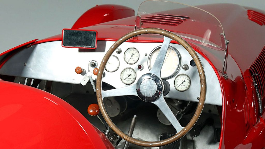 70324b53-2a6a-442e-a675-44d0c893b5a3