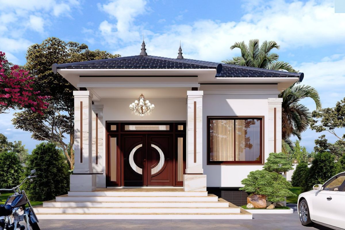 Ngôi nhà hiện đại một tầng với cây xanh và xe máy trước cửa, bầu trời trong xanh.