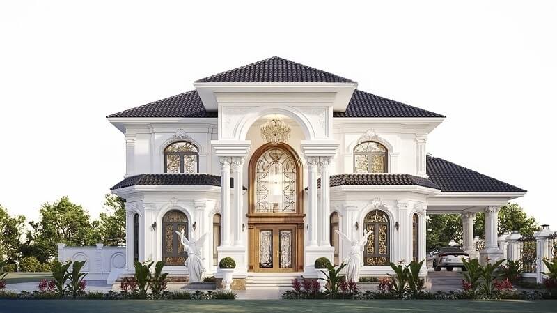 Biệt thự sang trọng với thiết kế cổ điển, mái ngói đen và cửa ra vào lớn, bao quanh bởi vườn cây xanh mướt.