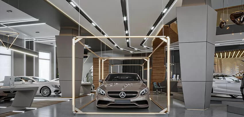 Phòng trưng bày xe hơi sang trọng với xe hơi đẳng cấp trong showroom hiện đại, ánh sáng tinh tế.