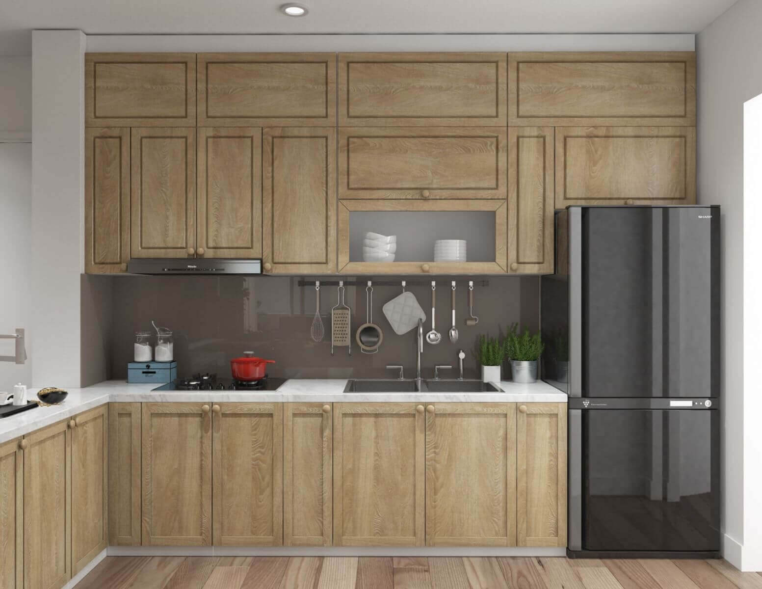 Phòng bếp hiện đại với tủ gỗ, tủ lạnh, bếp gas và đồ dùng bếp.