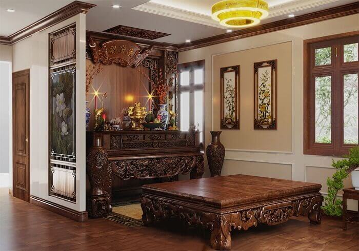 Phòng thờ truyền thống với đồ gỗ chạm khắc, ánh sáng ấm áp, bàn thờ và bàn trà gỗ sậm màu.