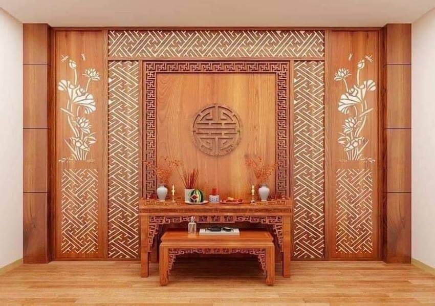 Bàn thờ đẹp, chạm trổ hoa văn truyền thống trên gỗ nâu, thiết kế tinh tế cho không gian thờ cúng tại nhà.
