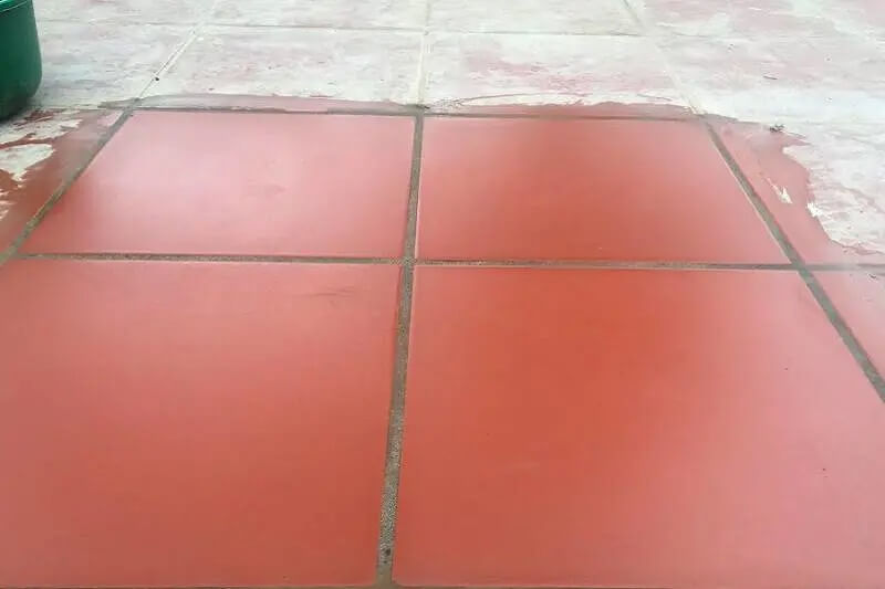 cach-lau-xi-mang-tren-nen-gach-bang-axit-muriatic-1 Cách lau xi măng trên nền gạch bằng axit muriatic