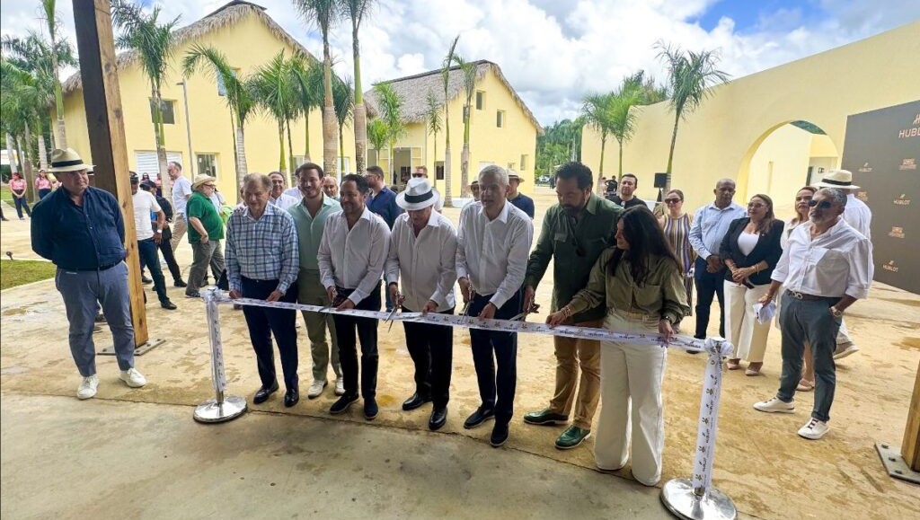 cigar-family-academy-of-arts-2-1024x666_1