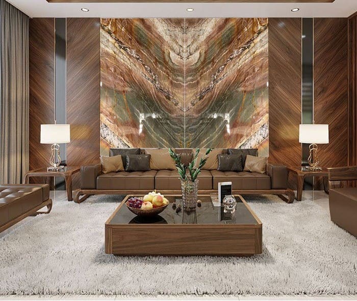 Phòng khách sang trọng với nội thất gỗ, sofa da, tranh đá ốp tường và bàn cà phê trang trí tinh tế.