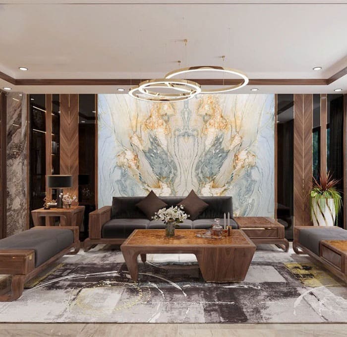 Phòng khách sang trọng với nội thất gỗ, đèn tròn hiện đại và vách trang trí đá hoa cương.