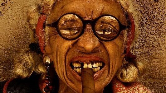 dung-rang-can-xi-ga Dùng răng cắn xì gà