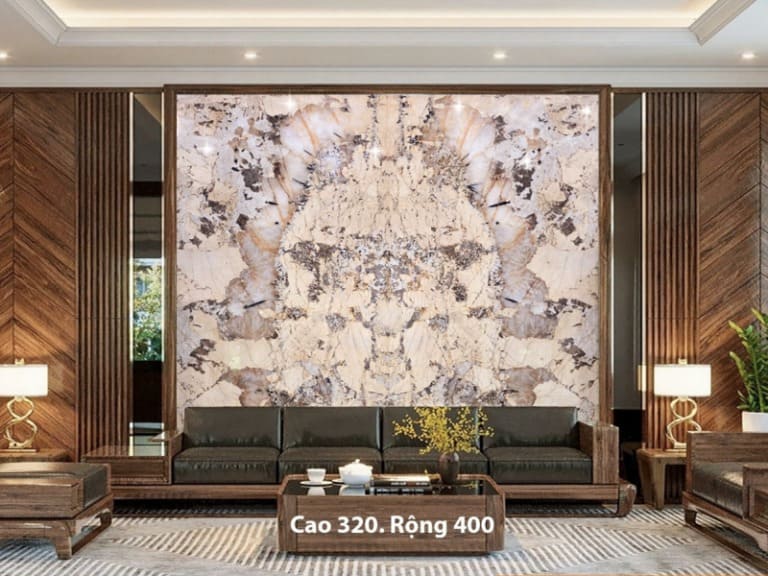 Bức tường đá hoa cương lớn trong phòng khách sang trọng, kích thước cao 320, rộng 400 cm.