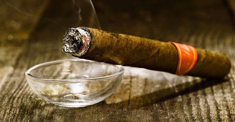 hut-tiep-cigar-sau-khi-dap-co-nen-khong Hút tiếp cigar sau khi dập có nên không?