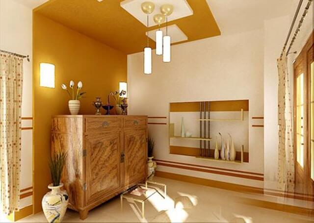 Phòng khách hiện đại với tường màu cam, nội thất gỗ, đèn treo trang trí và rèm cửa nhã nhặn.