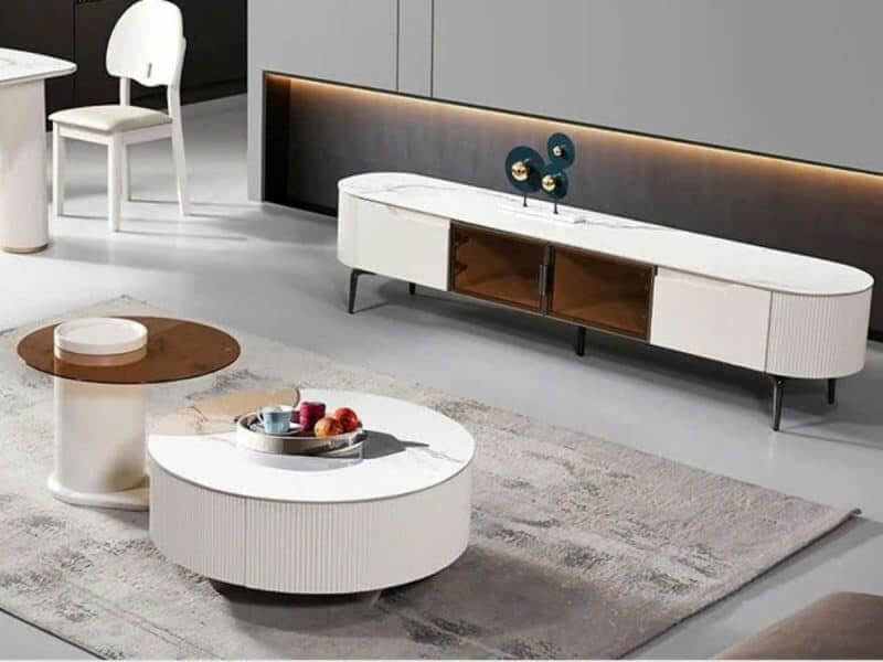 Nội thất hiện đại với bàn tròn và kệ tivi trắng trong phòng khách tối giản.