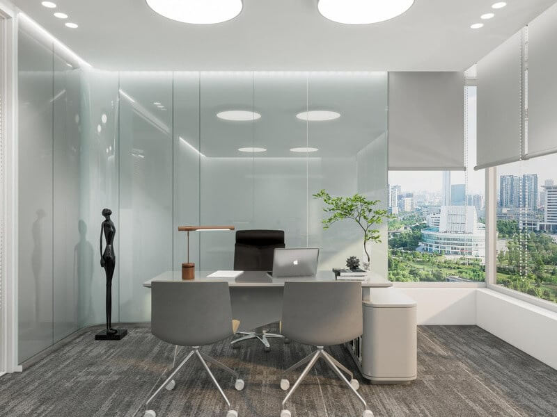 khong-gian-phong-lam-viec-giam-doc-hien-dai Văn phòng hiện đại với bàn làm việc, laptop và cửa sổ lớn nhìn ra quang cảnh thành phố.