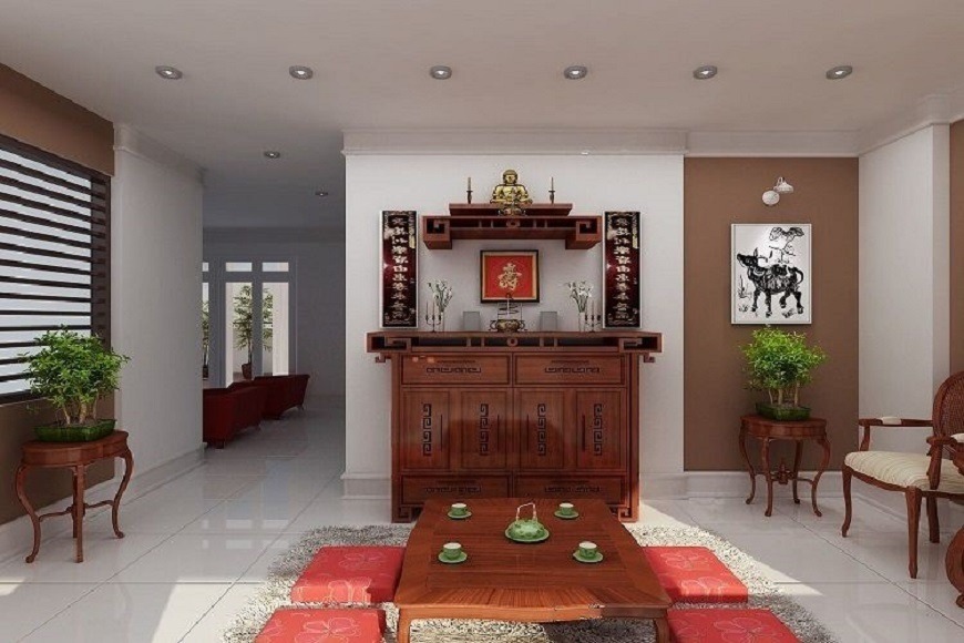 kinh-nghiem-thiet-ke-phong-tho-hop-phong-thuy-3 Phòng khách trang trí nội thất gỗ, bàn trà, cây xanh và bàn thờ Phật, tạo không gian thoải mái và tĩnh lặng.