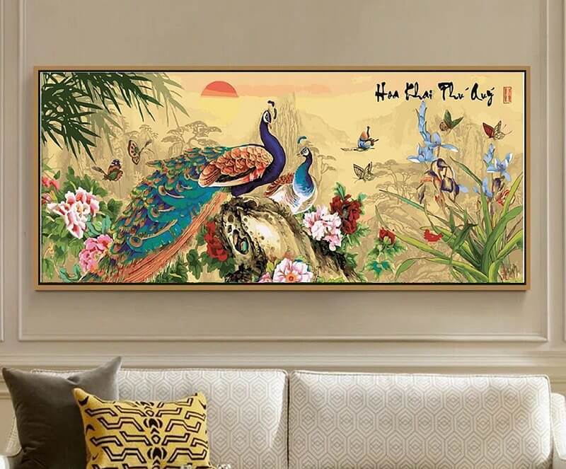 Tranh treo tường chim công, hoa và bướm, phong cách nghệ thuật truyền thống, decor sang trọng cho phòng khách.