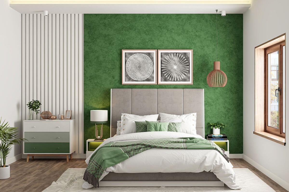 Phòng ngủ hiện đại với tường màu xanh lá, giường đôi, tranh nghệ thuật và cửa sổ sáng tạo.