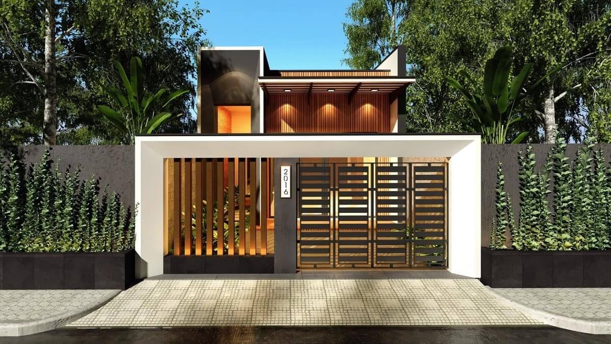 Nhà hiện đại với cổng gỗ và cây cảnh xanh mát, thiết kế tinh tế giữa thiên nhiên.