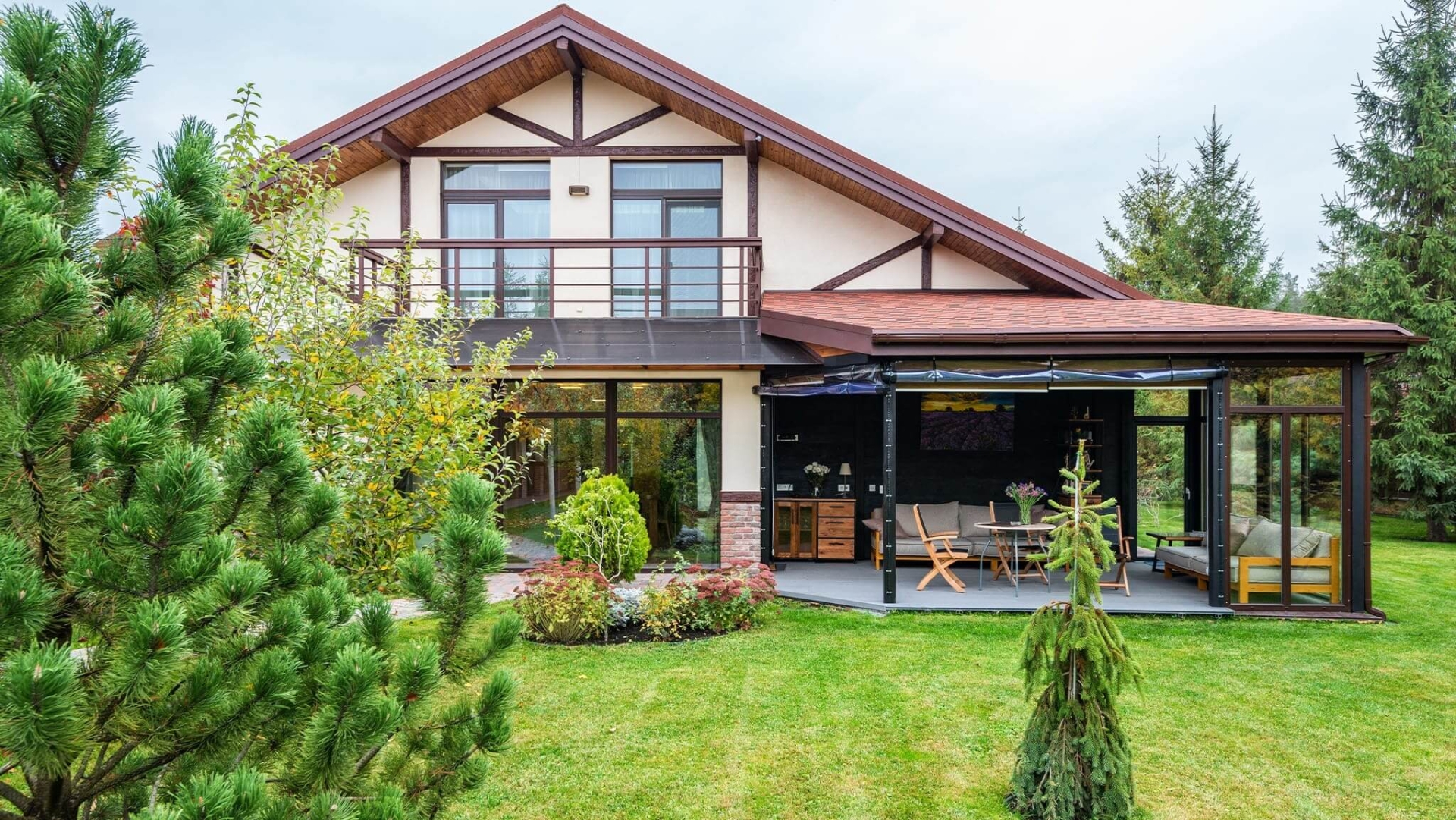 mau-nha-2-mai-san-vuon Mẫu nhà 2 mái sân vườn